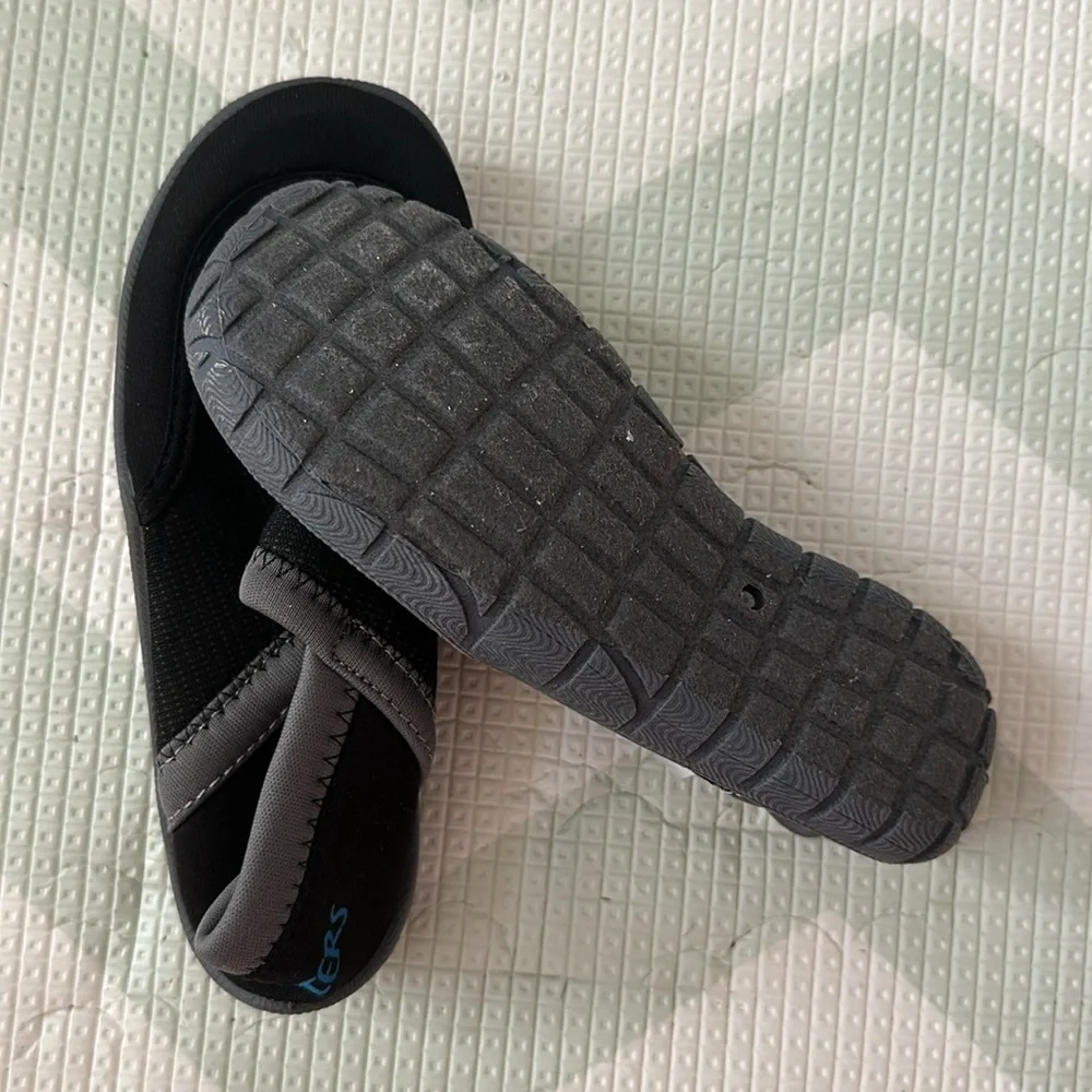 Rafters water shoes black size 11 NEW